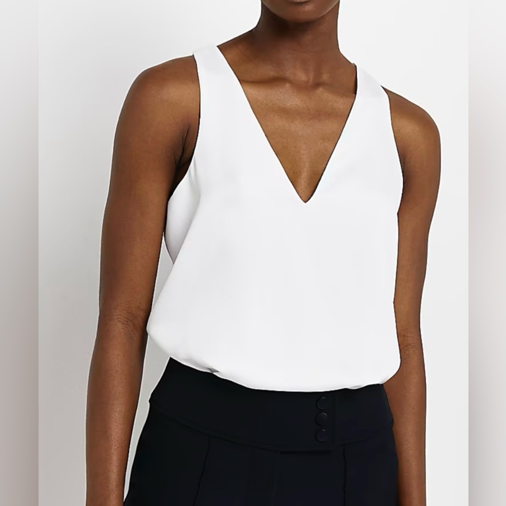 RIVER ISLAND White Satin Sleeveless V-Neck Top (US 10)